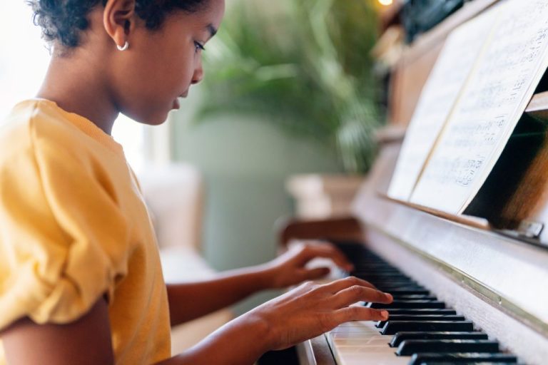 Les avantages d'une pratique régulière du piano pour votre santé mentale